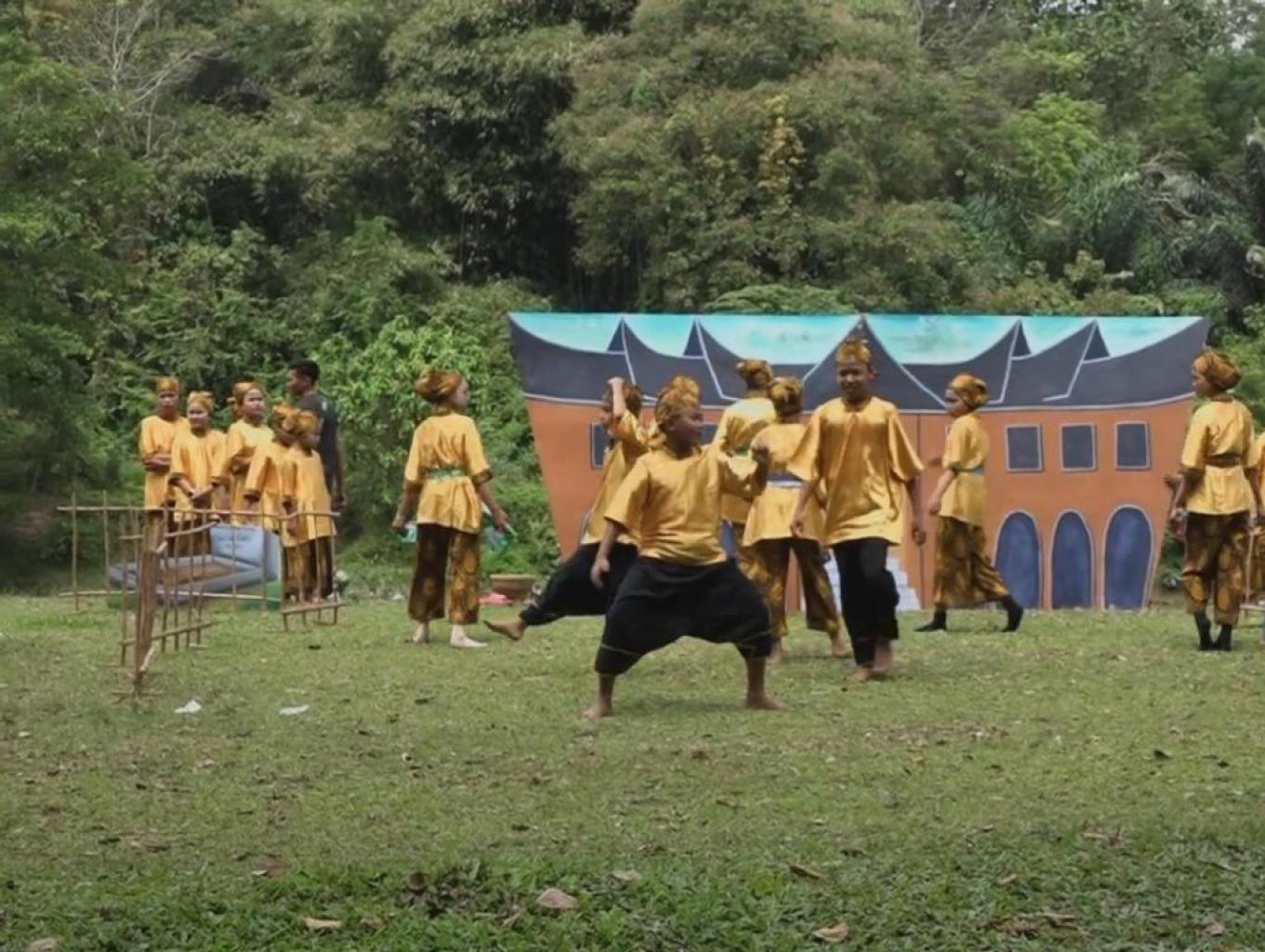 Tari Pandam Pakuburan Anak Rajo