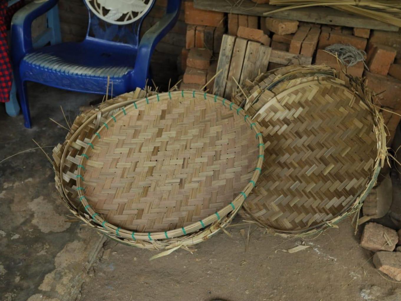 KERAJINAN ANYAMAN BAMBU