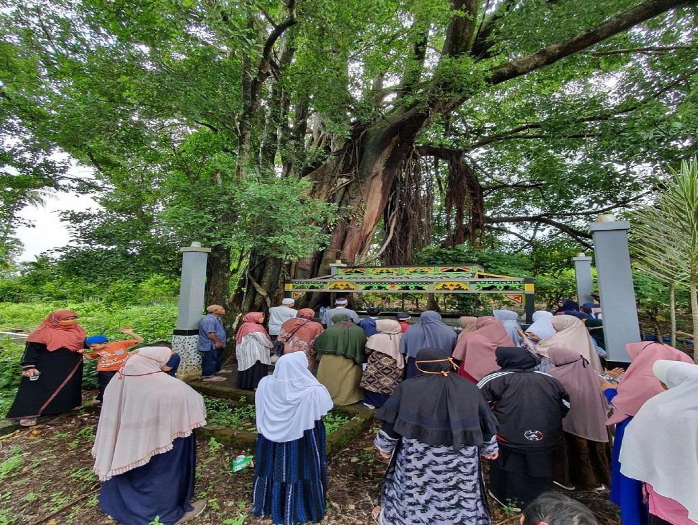 Ziarah Kuburan Aulia