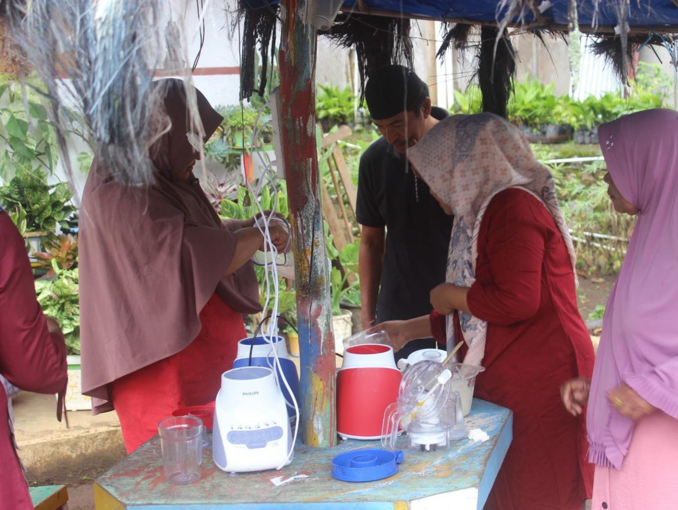 Kolang Kaling Education