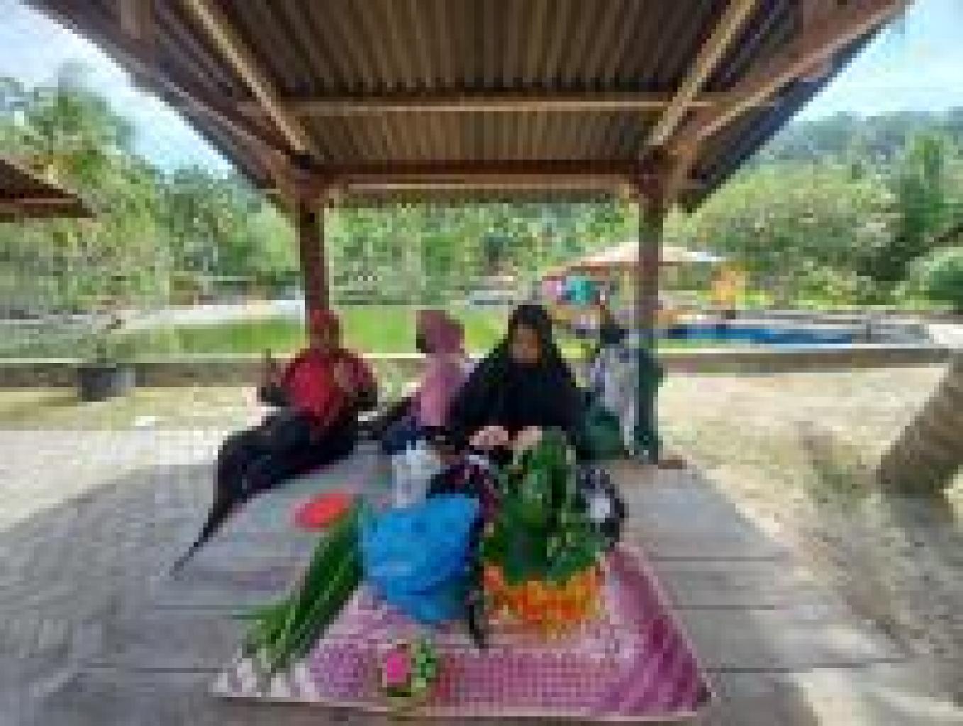 Belajar Merangkai Sirih