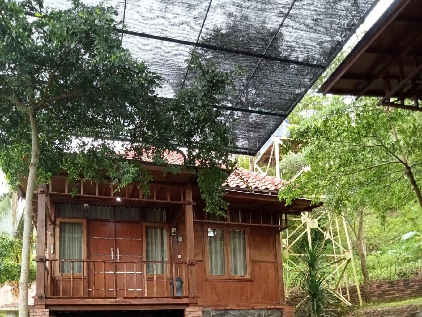 HOME STAY OMAH KAYU