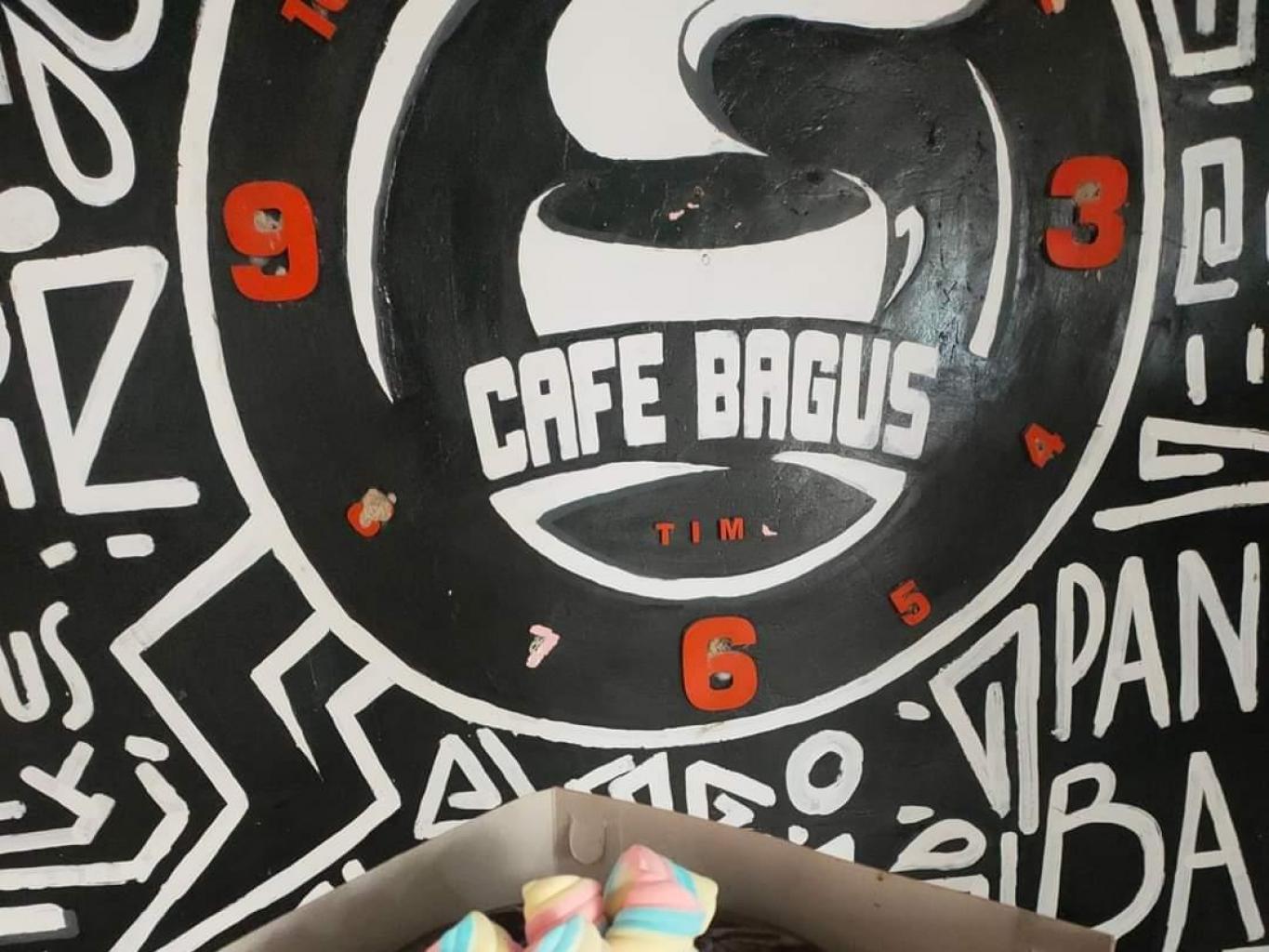 Aneka kue kekinian di Bagus Cafe 