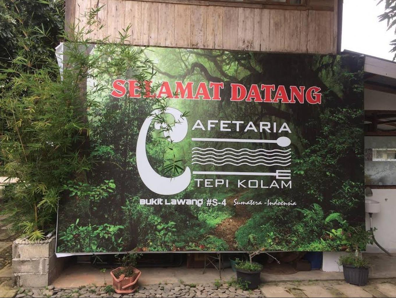 Cafetaria Tepi Kolam