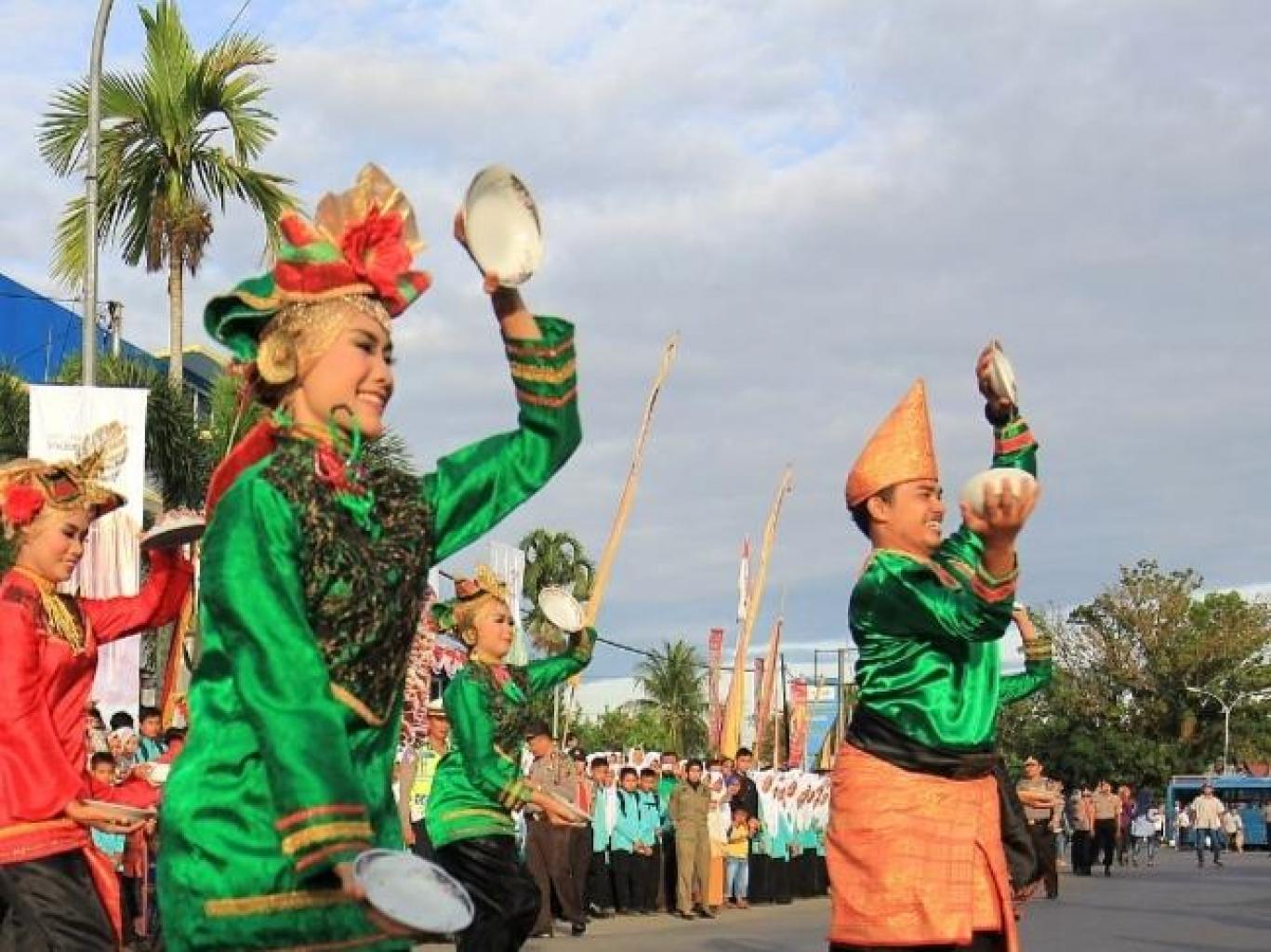Tari gelombang .tari piring