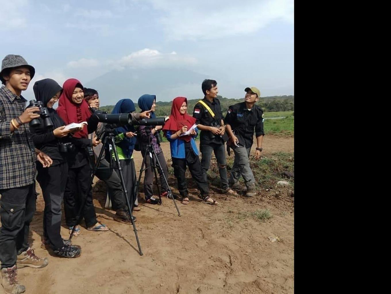 Pengamatan Burung (Birdwatching)