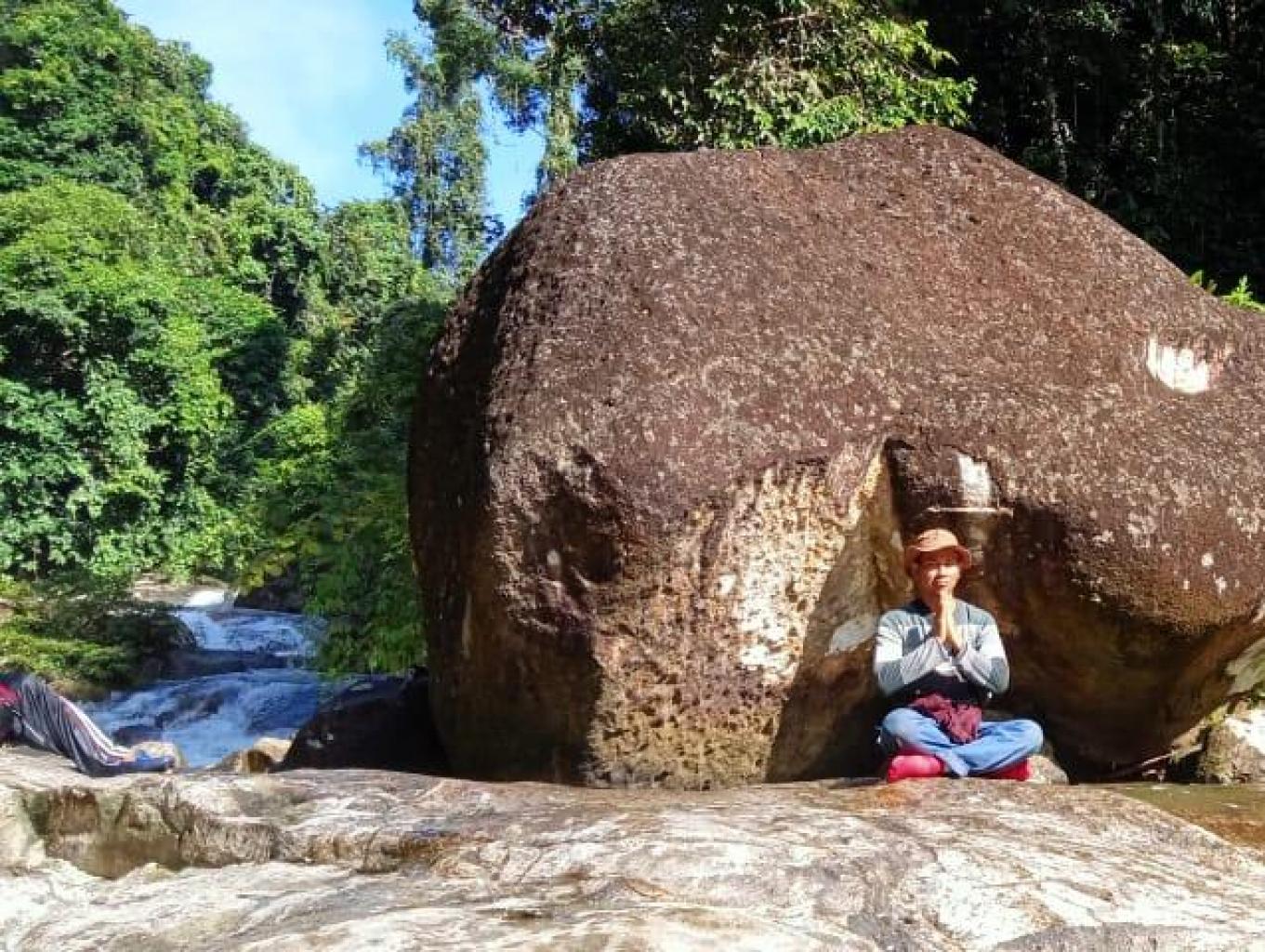 DAMAN NGADU NASIB DI BUKIT KERAMAT