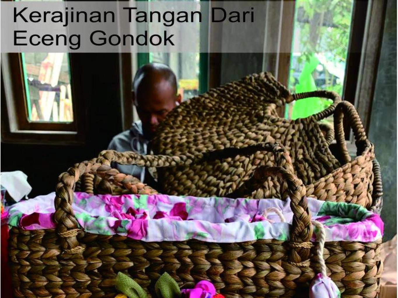 TAS ANYAMAN DARI ECENG GONDOK