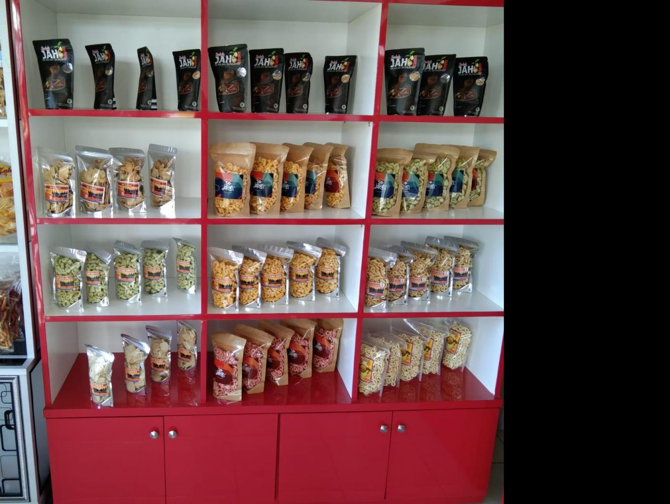 Aneka kerupuk lokal