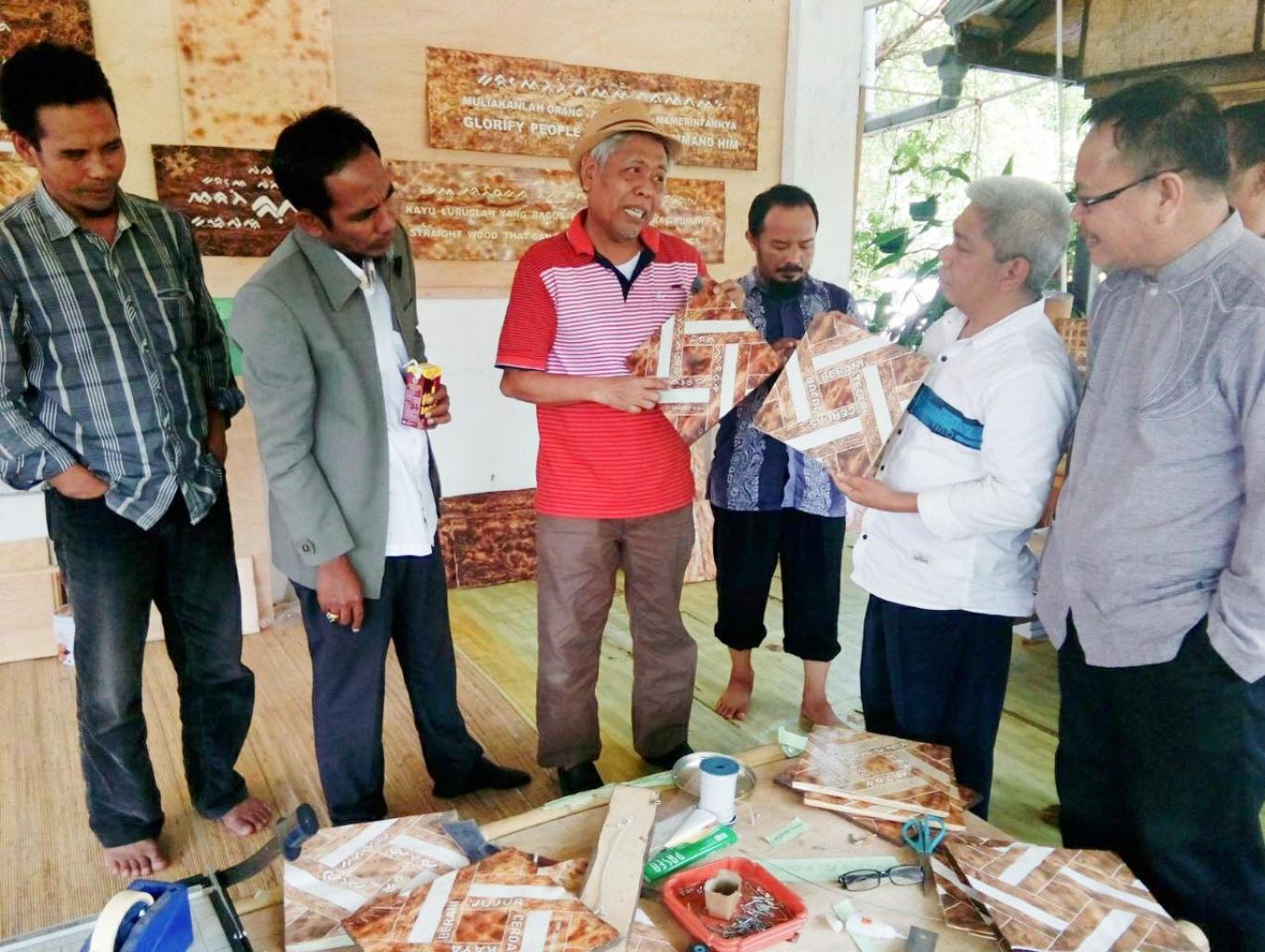 Souvenir Tulisan Lontara' Makassar