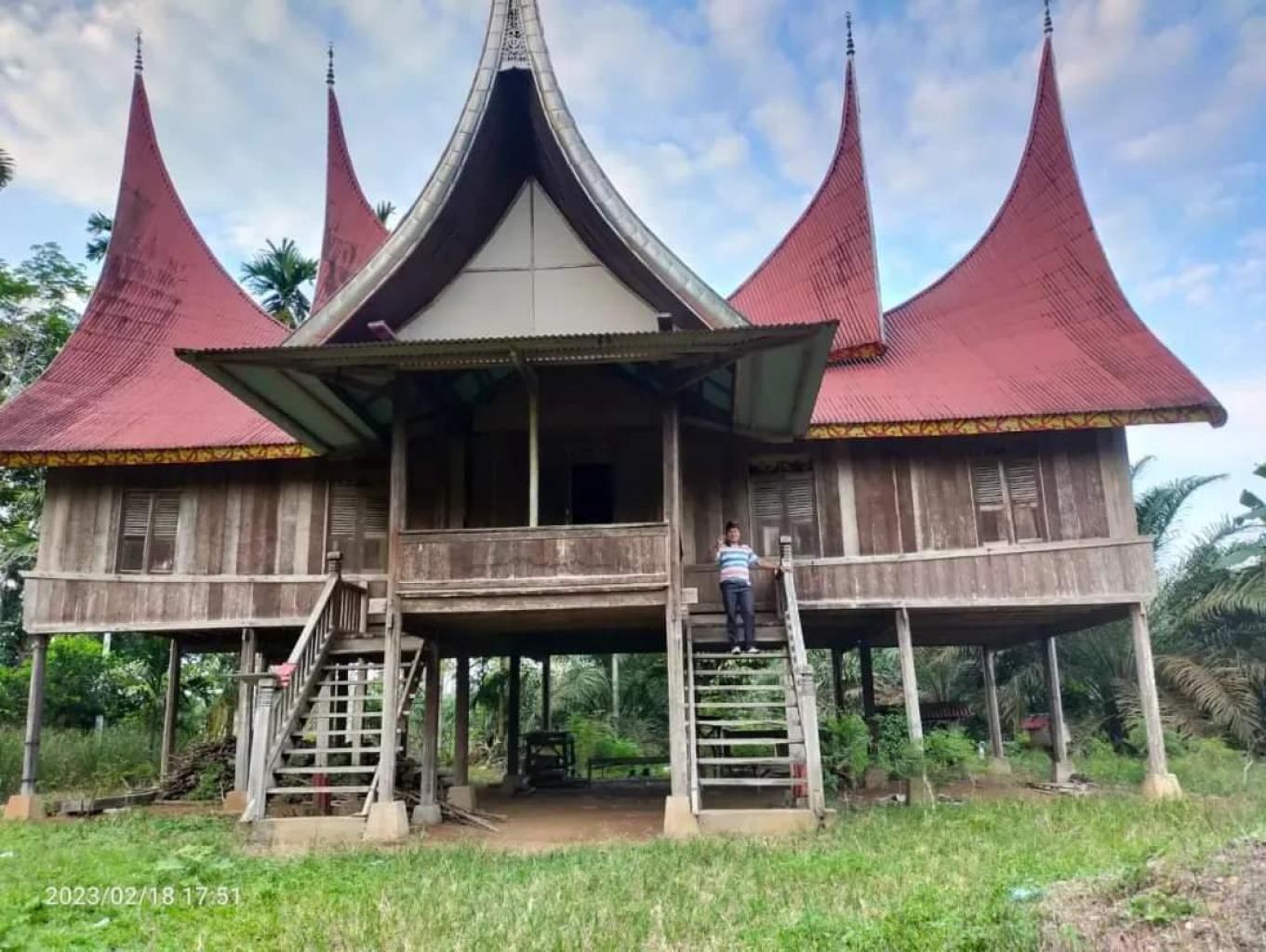 Komunitas Kampung Adat Kaum Intan