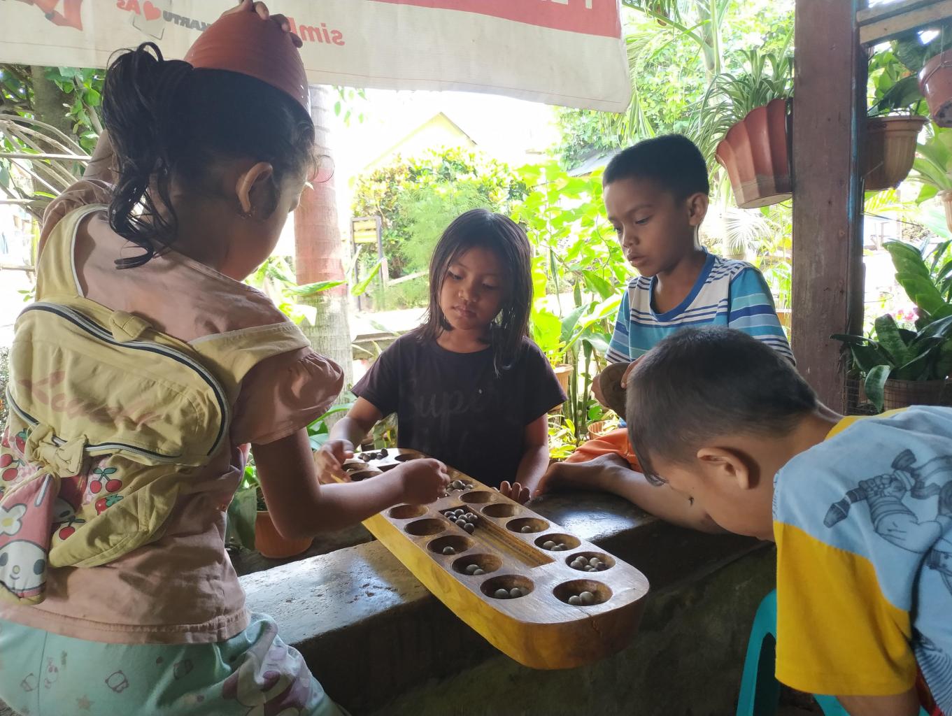 Permainan tradisional KAMBABAWA/Kabawa bawa/CONGKLAK