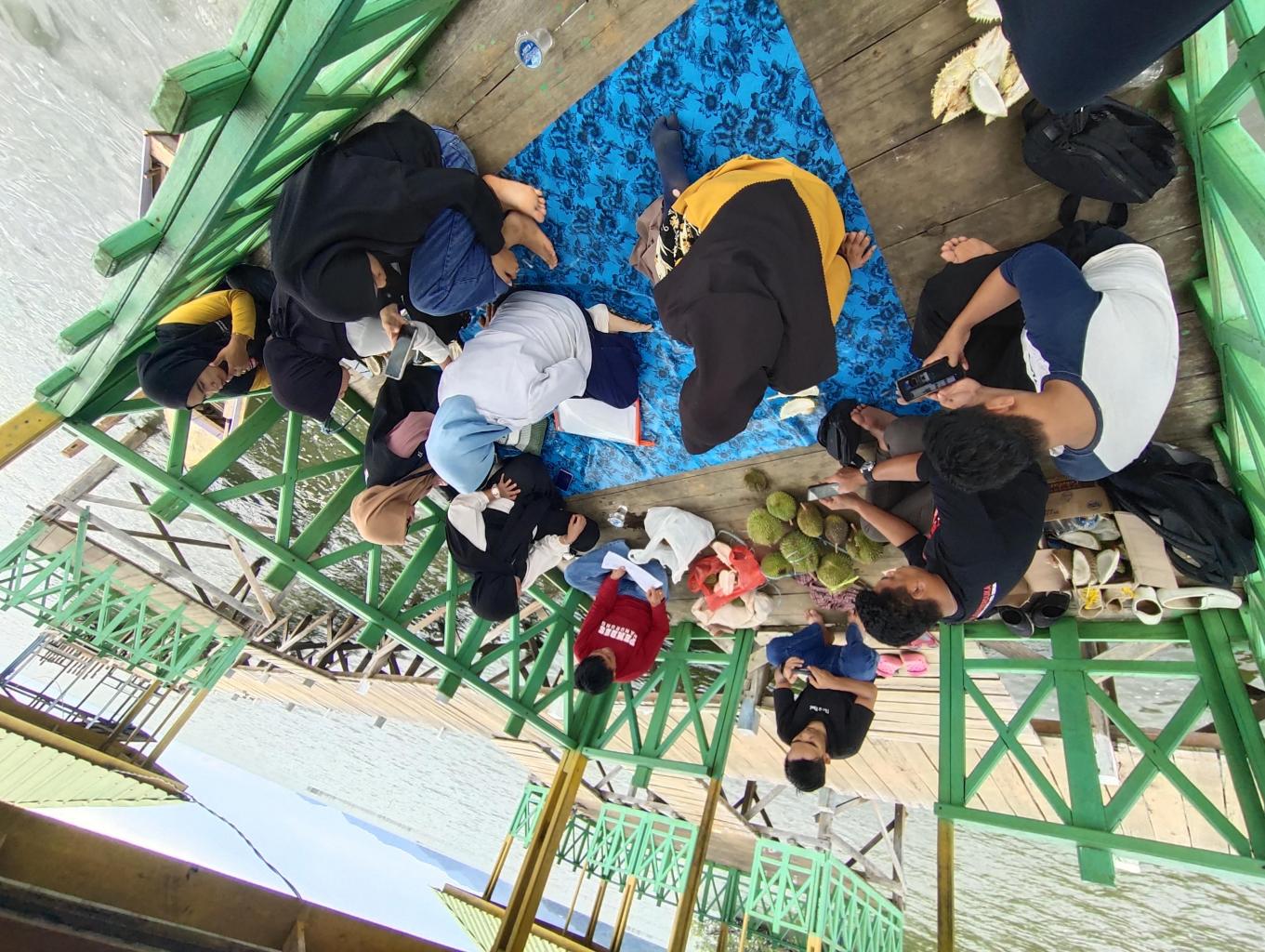 Kegiatan sosialisasi di dermaga