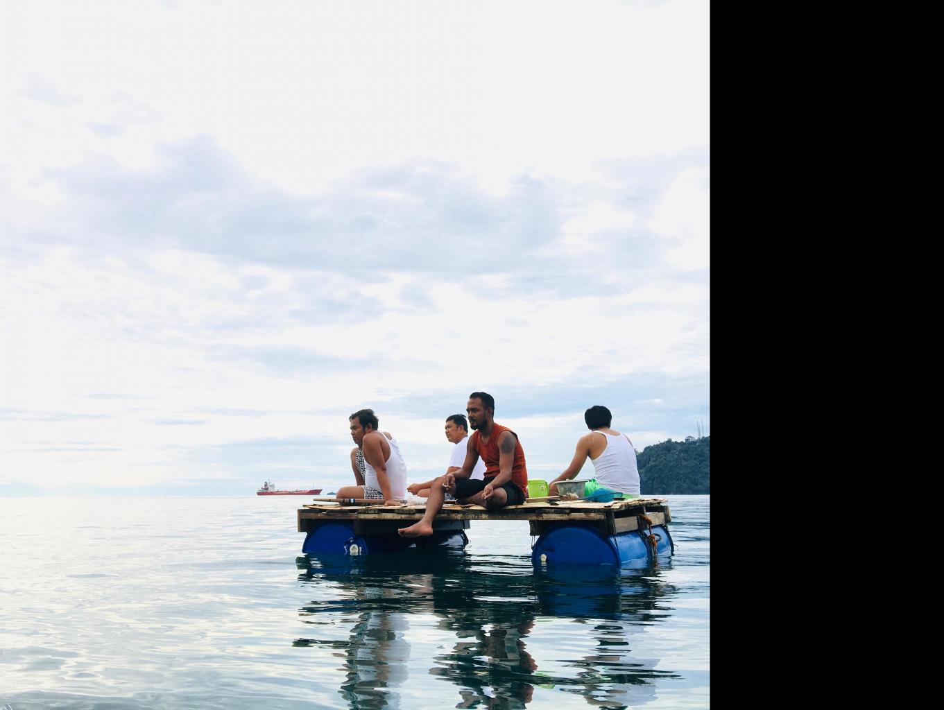 Memancing Dengan Rakit