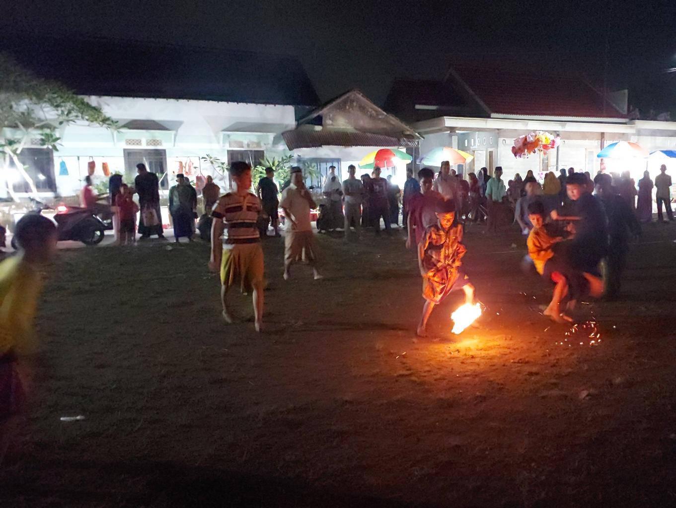 Sepak Bola Api Santri