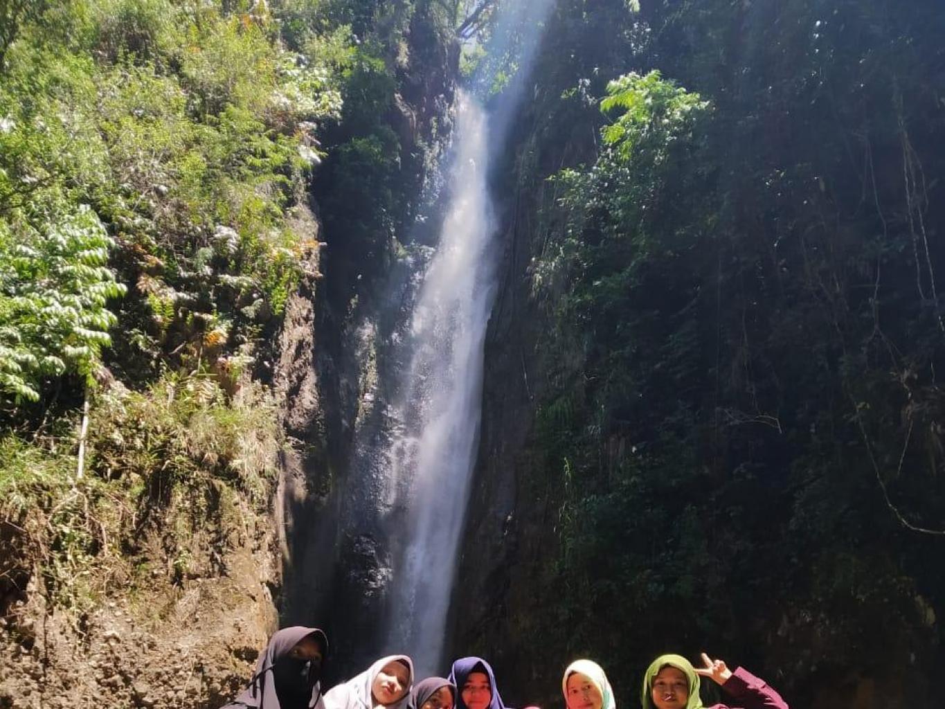 Treking ke air terjun batang Raso