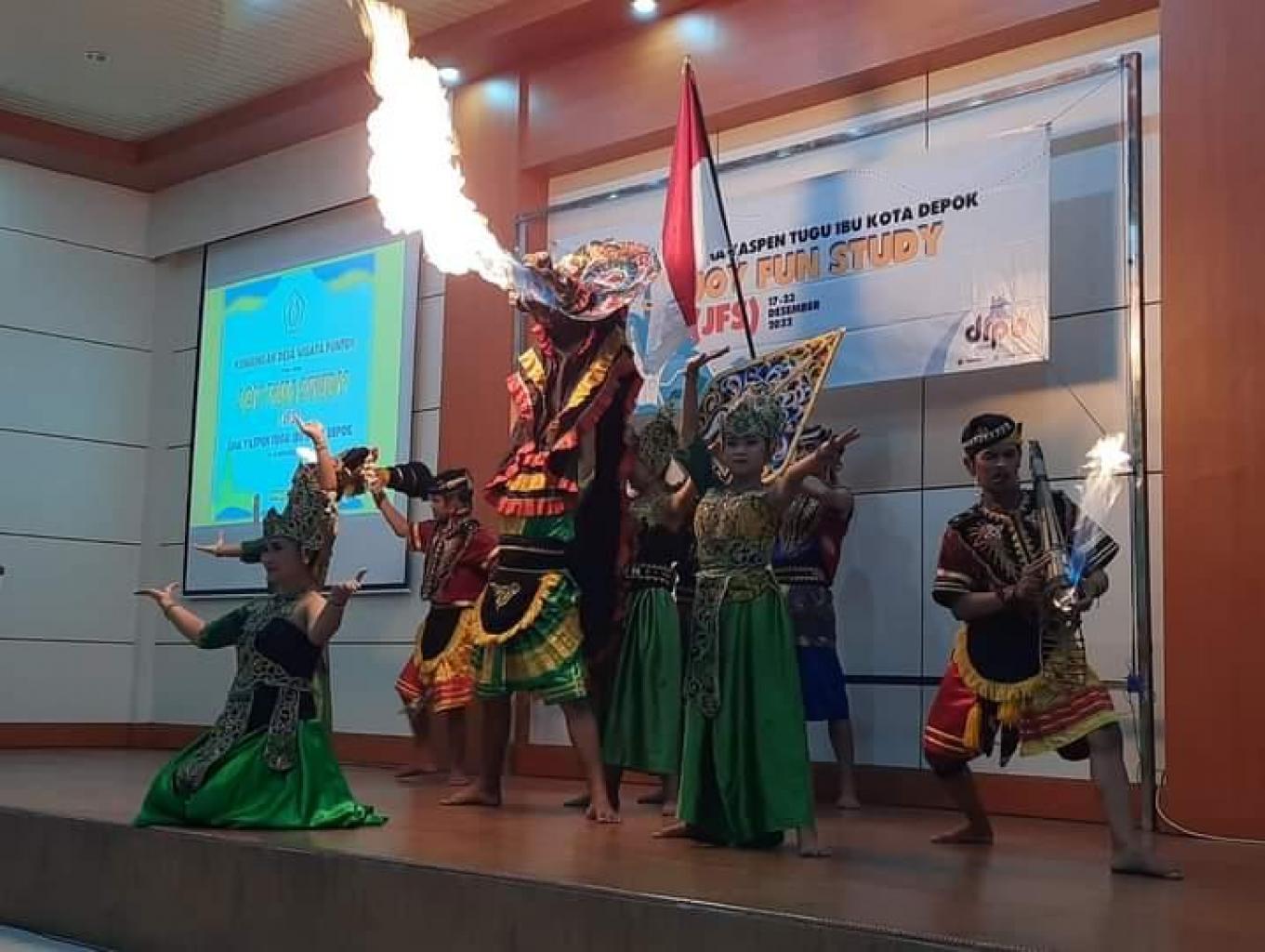 Sendra Tari  Barong Sembur Geni