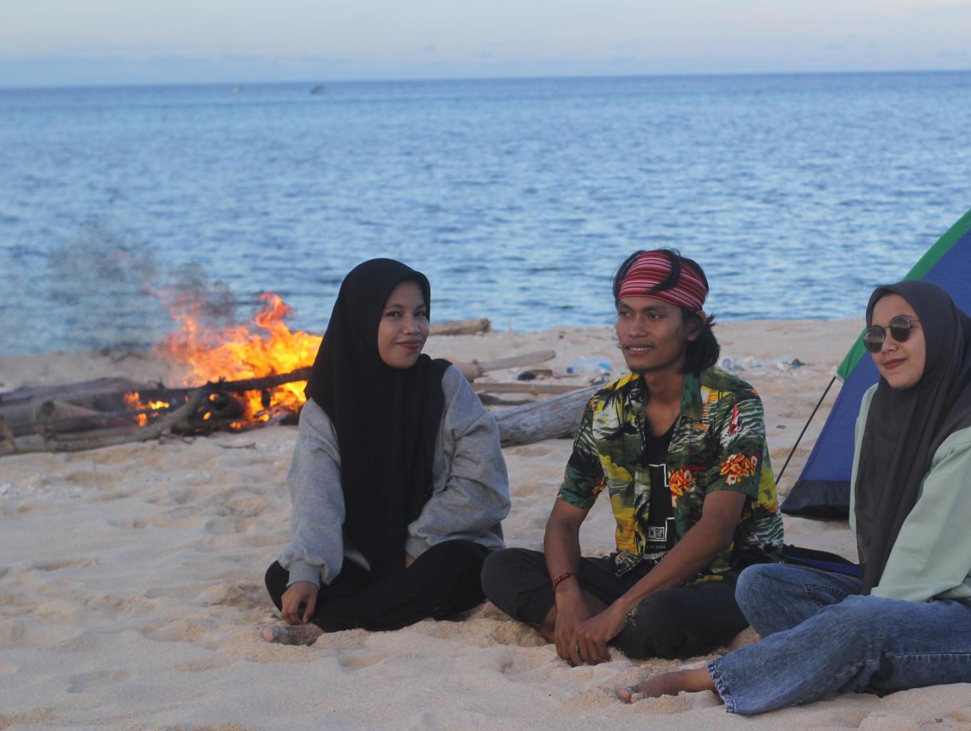 CAMPING