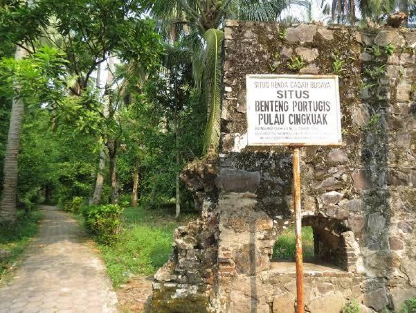 benteng portugis peninggalan sejarah pulau cingkuak kawasan pantai carocok painan