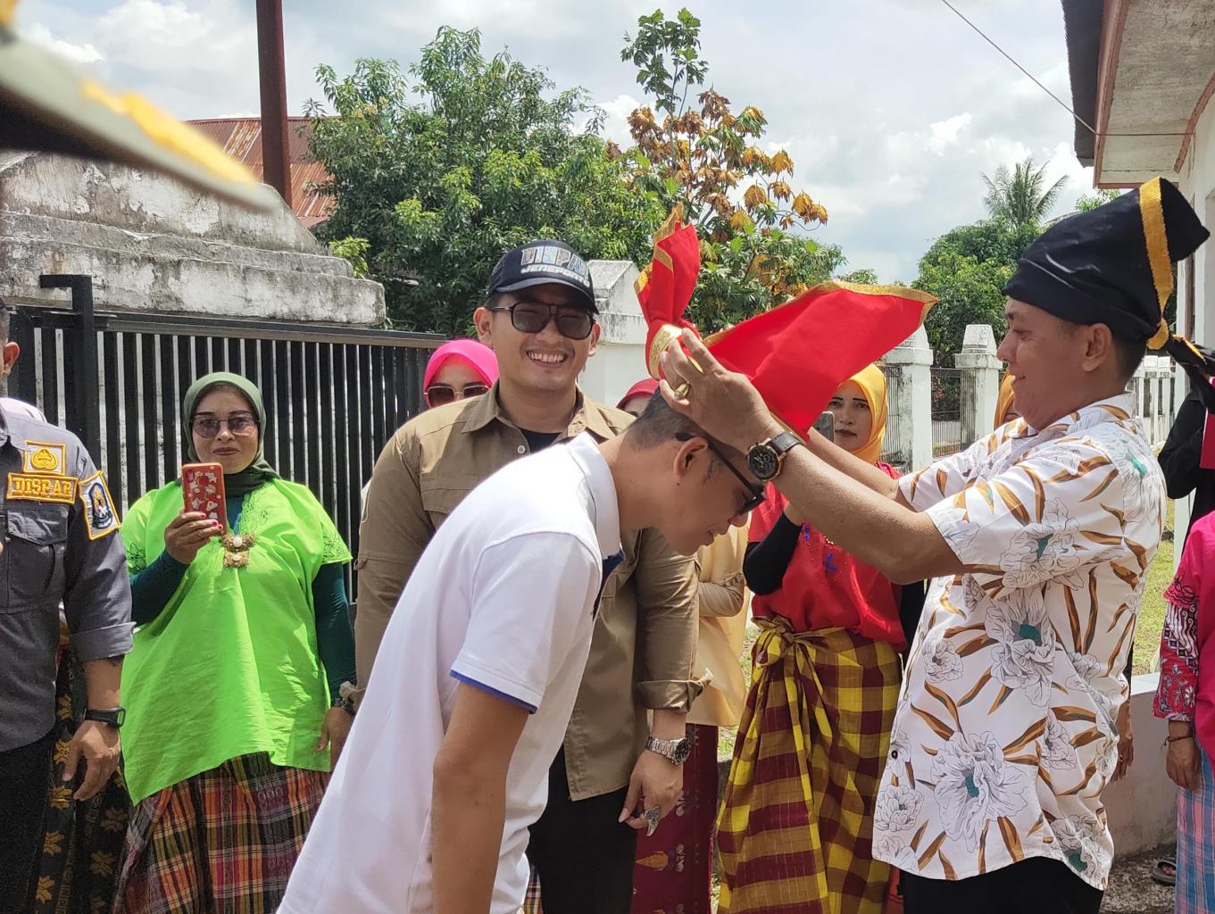 Penjemputan tamu secara simbolis pada saat penjemputan kETUA DPD ASITA SULSEL dan rombongan
