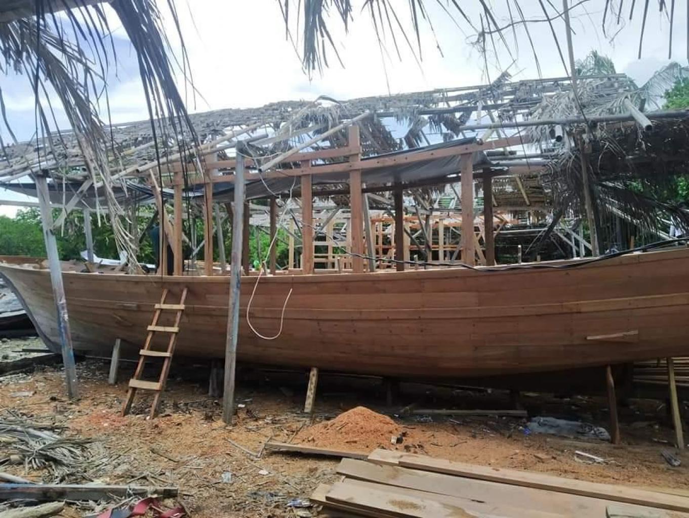 Pembuatan kapal kayu