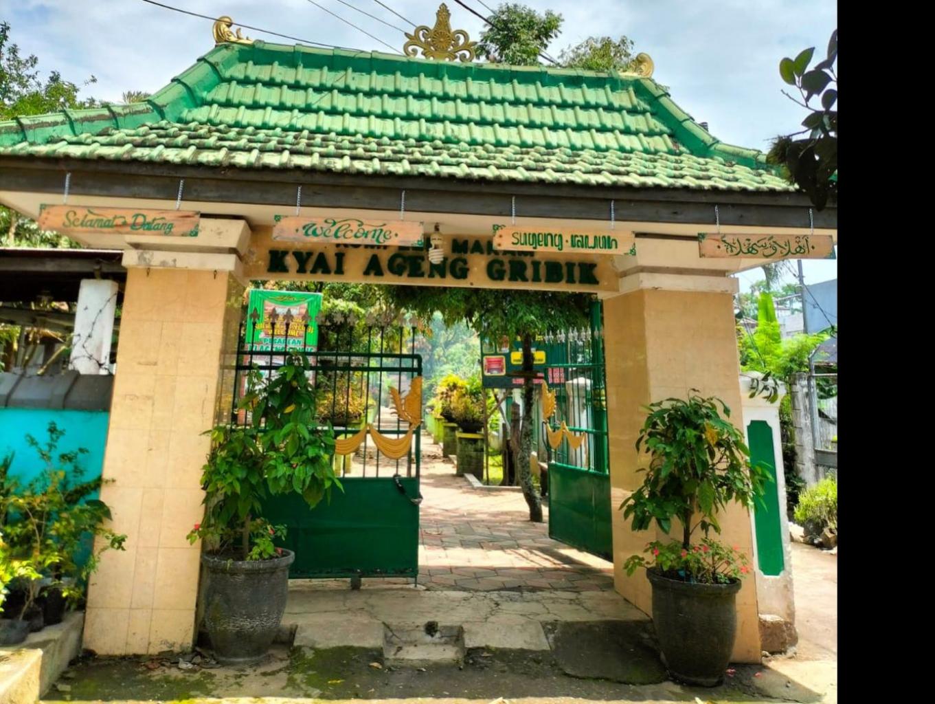 Kampung Gribig Religius