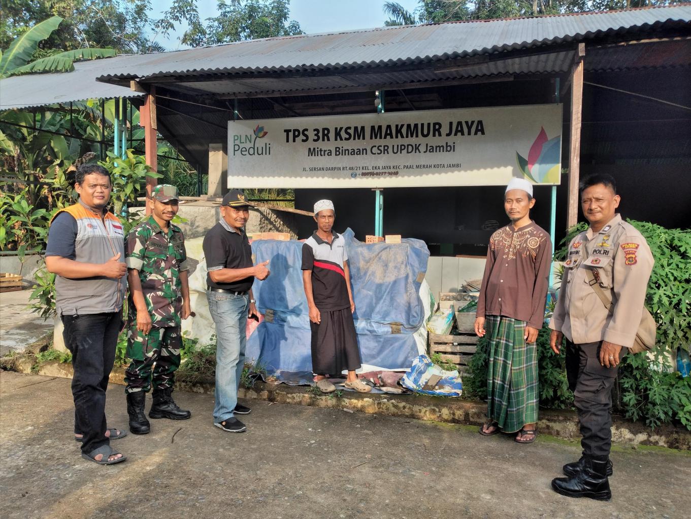 Pengolahan sampah jadi barang bangunan
