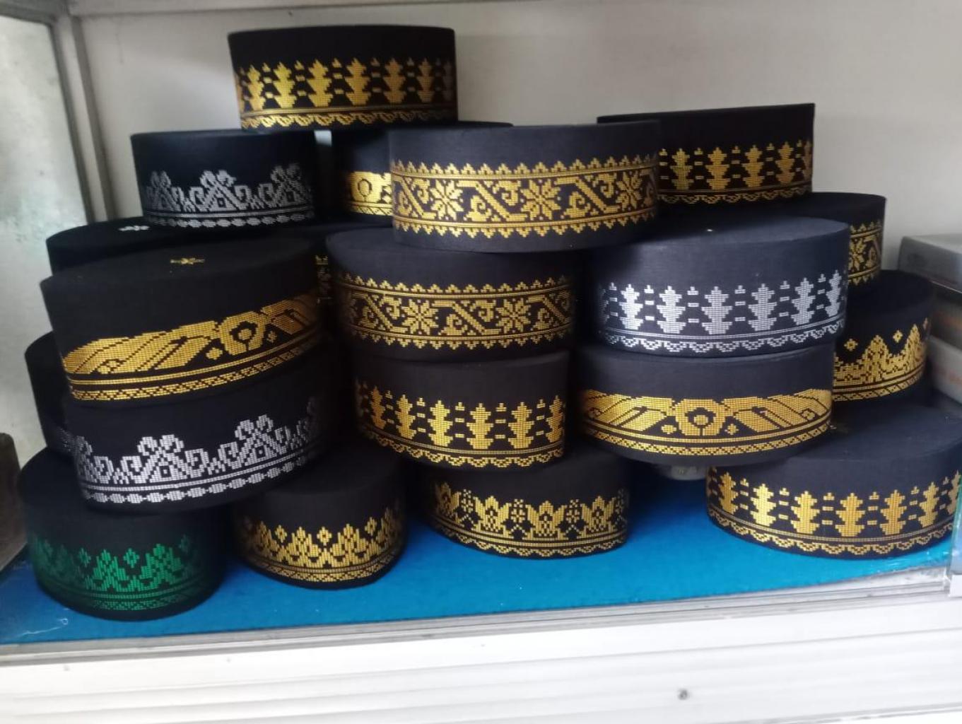 Peci Tenun 