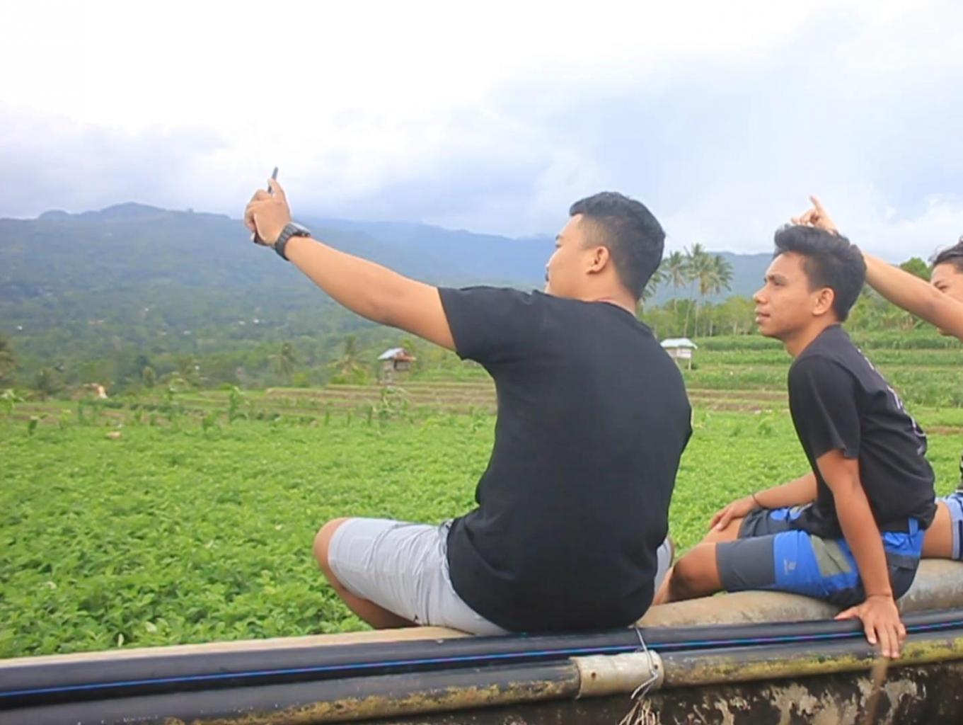SAWAH SENJA DESA BARUA 