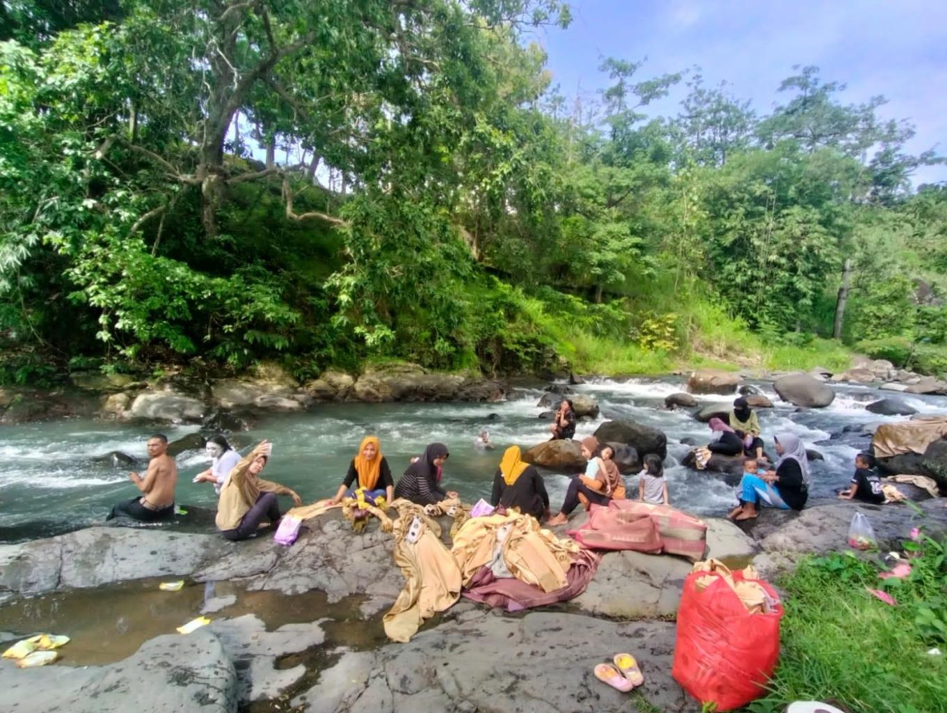 TEMPAT MENCUCI DI BATU DOLI DESA BARUA 