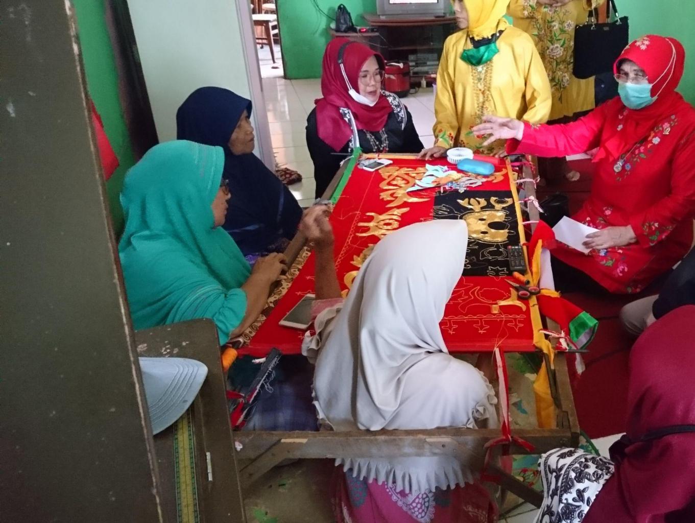 Menyulam Banang Ameh