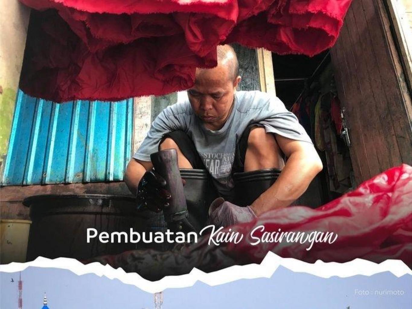 Proses pewarnaan kain sasirangan 