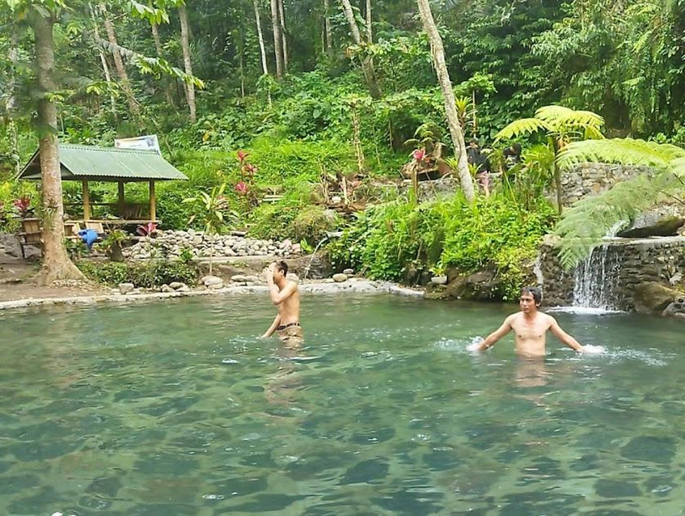 Pemandian Kolam Alam Tetebatu