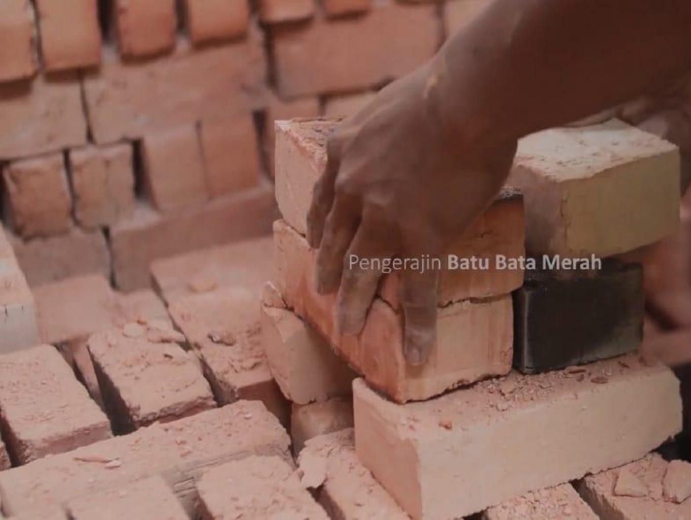 BATA TANAH MERAH DESA RESUN