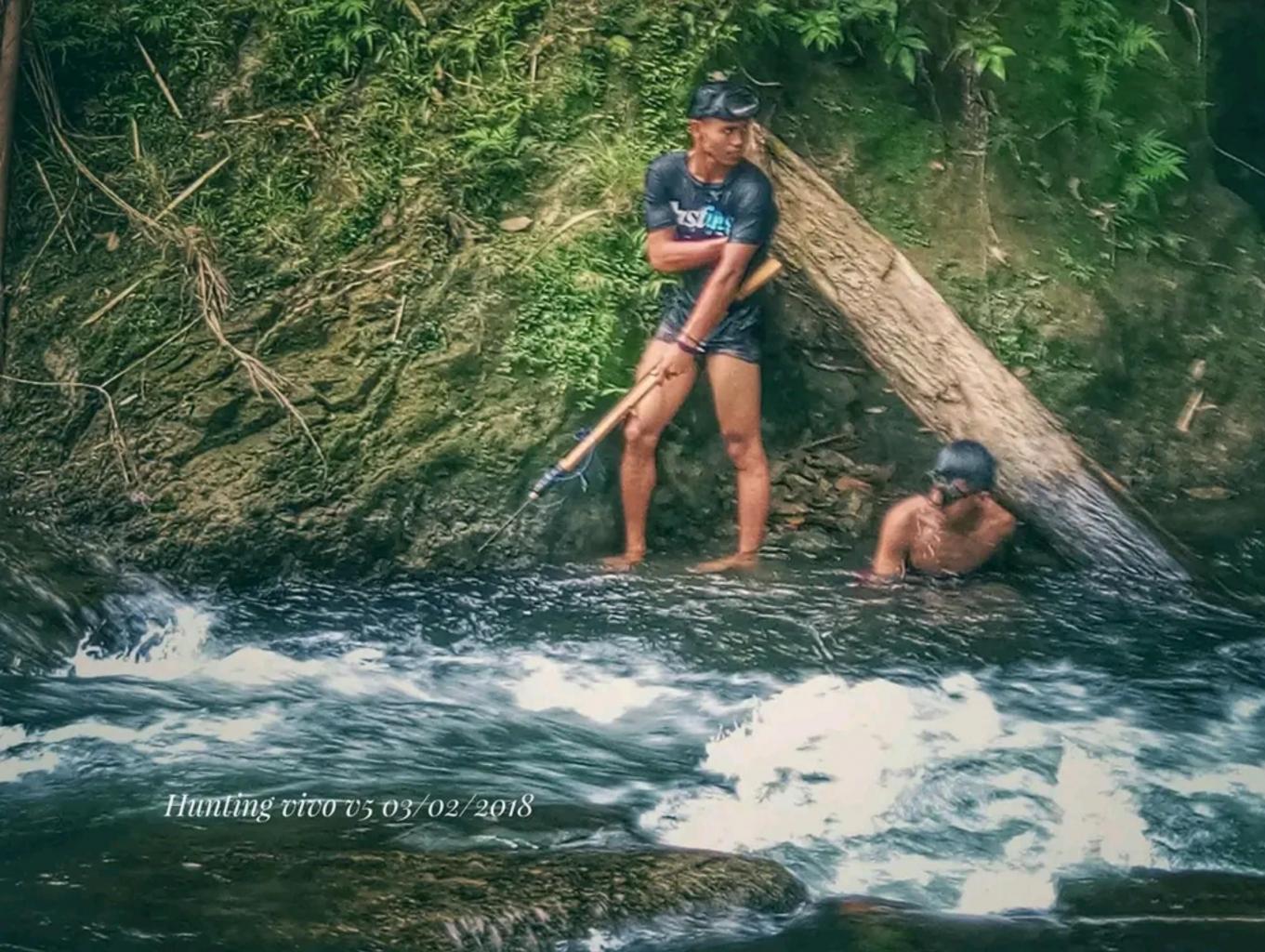 BERBURUH  IKAN DI SUNGAI (MABALILI BETE)
