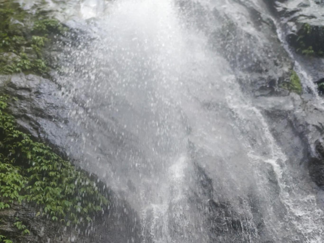 MANDI AIR TERJUN