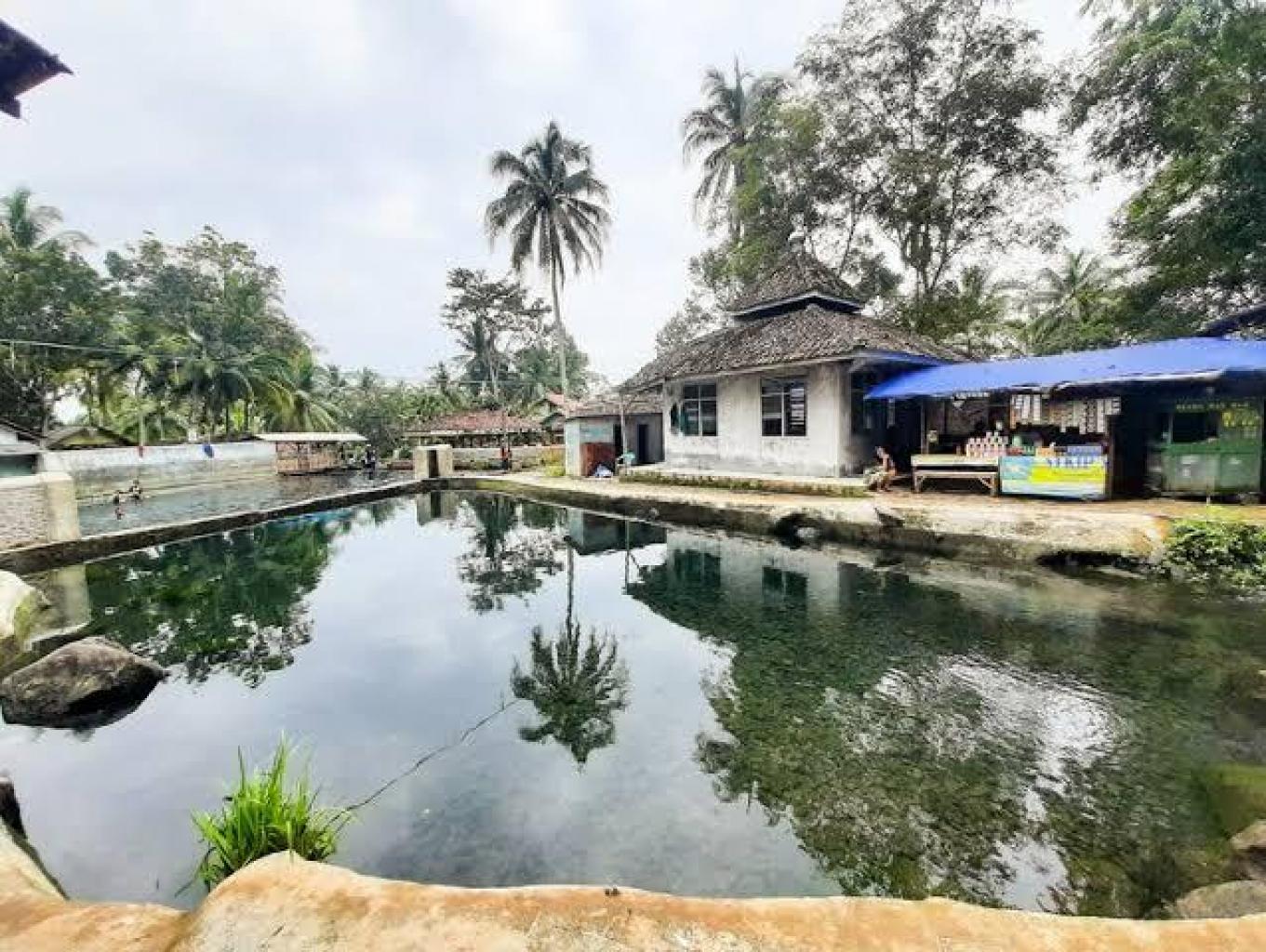Pemandian/kolam renang cirahab