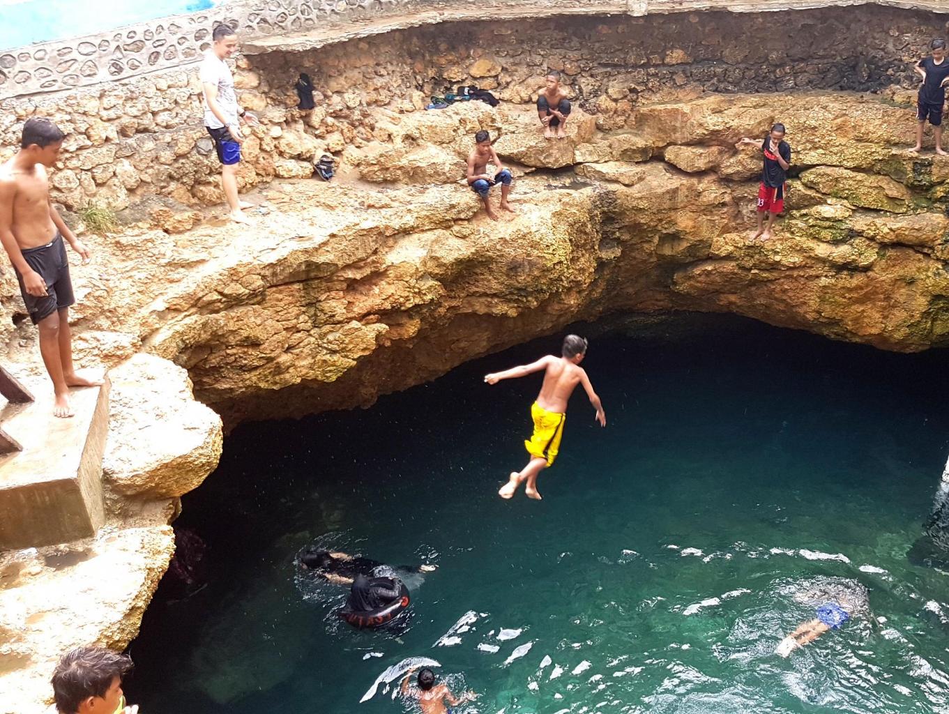 ATRAKSI  WISATA PUSAT LAUT