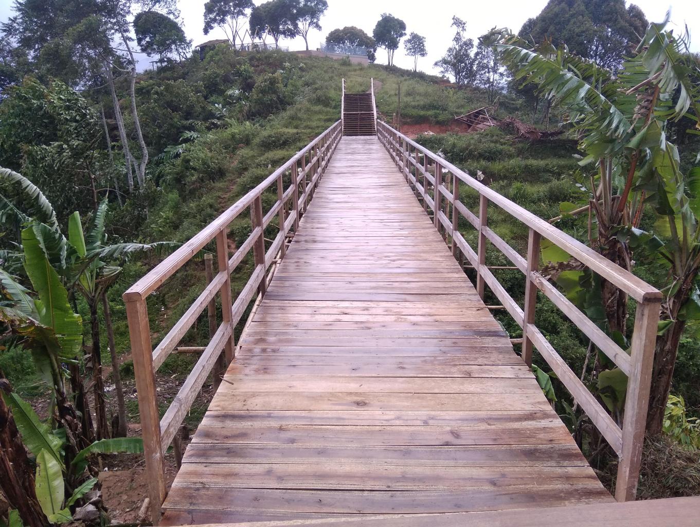 Jembatan Jodoh Puncak Gunung Kendeng