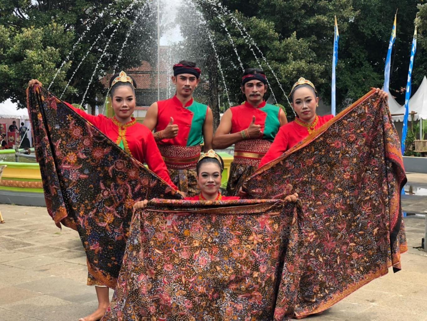 Tari Tri Karya Boga