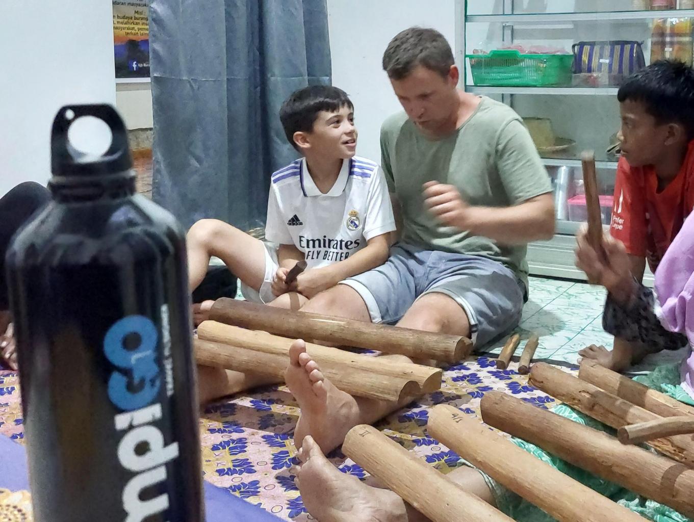 Alat musik tradisional katotou/totou/latotou