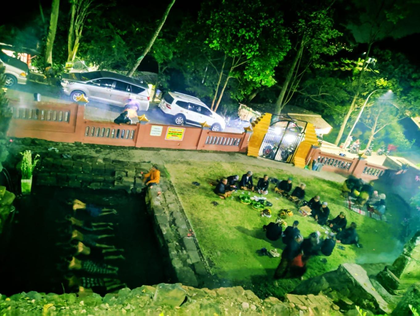 RITUAL MANDI SUCI MALAM 1 SURO