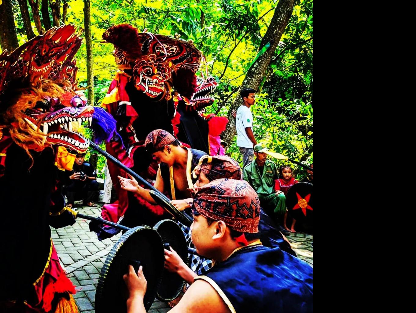 KESENIAN BANTENGAN
