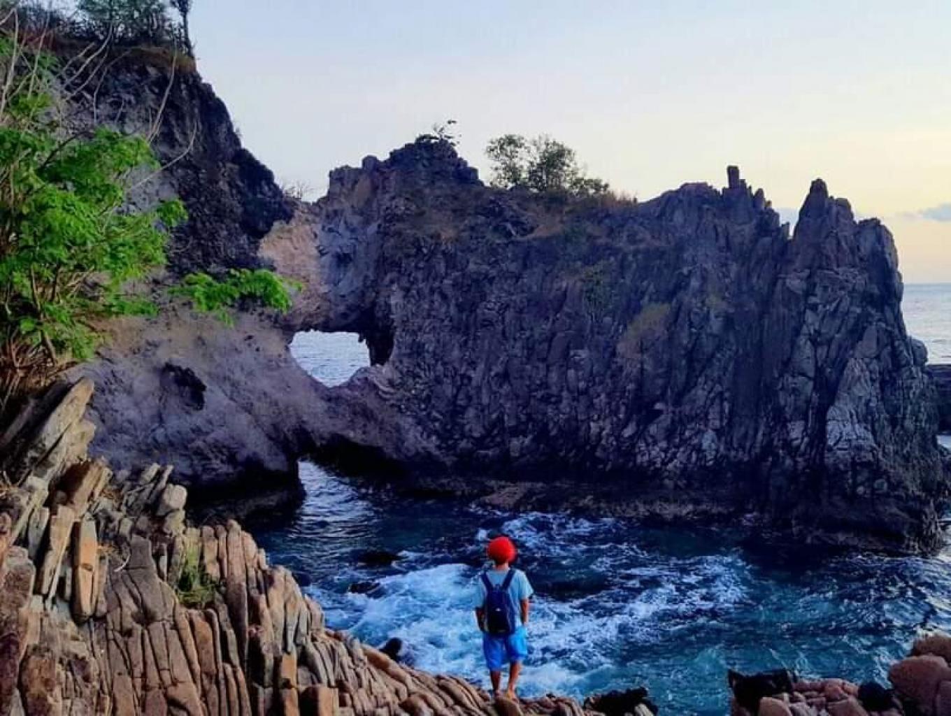 Batu Bolong