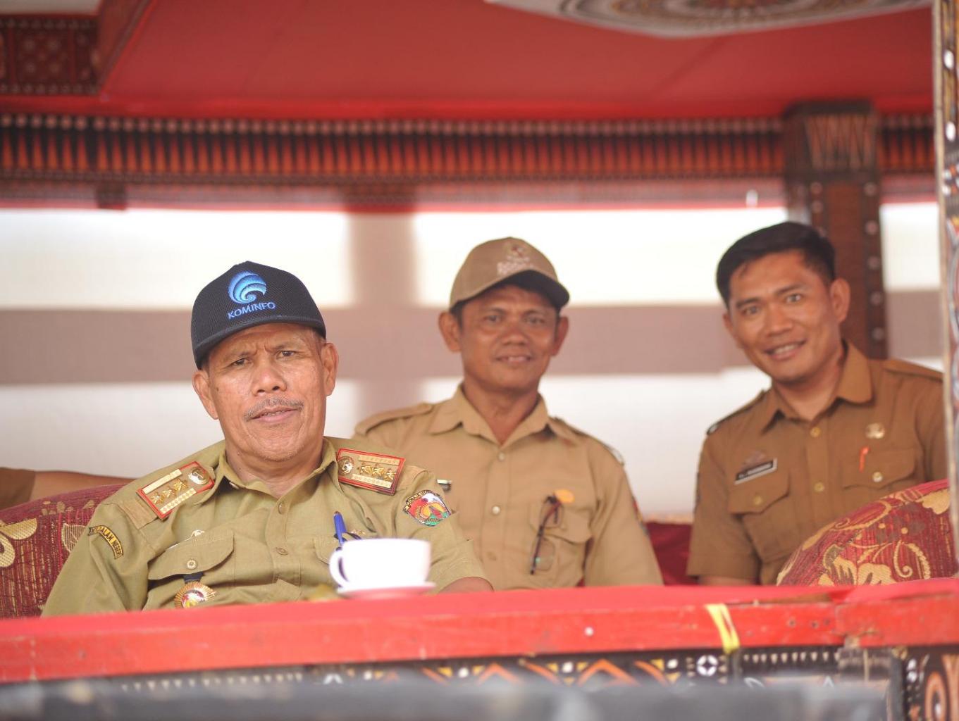 Kepala Dinas Pariwisata di Ruang VIP, pada Ritual Ma'allona, pada acara Rambu Solo' (Dukacita).