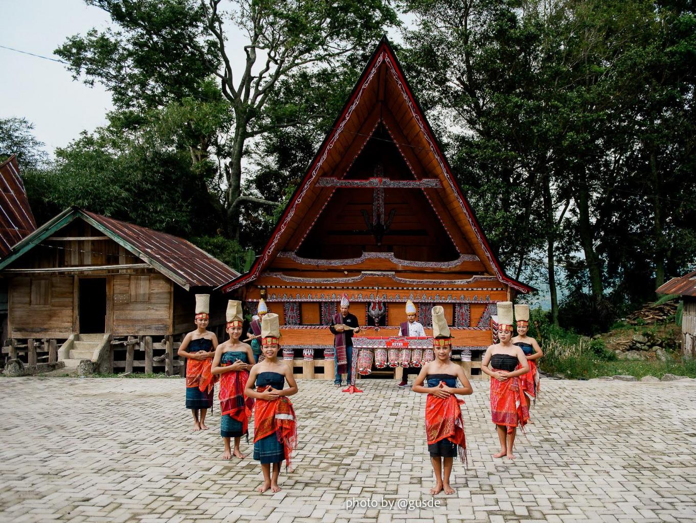 Atraksi Tortor Sanggar Seni Budaya Ronatatama .Culture Desa Hariarapohan