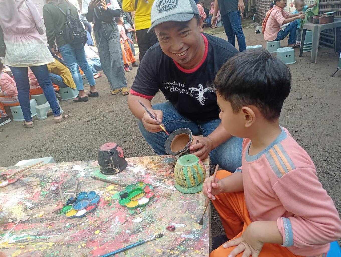 Edukasi Mewarnai Gerabah Tanah Liat