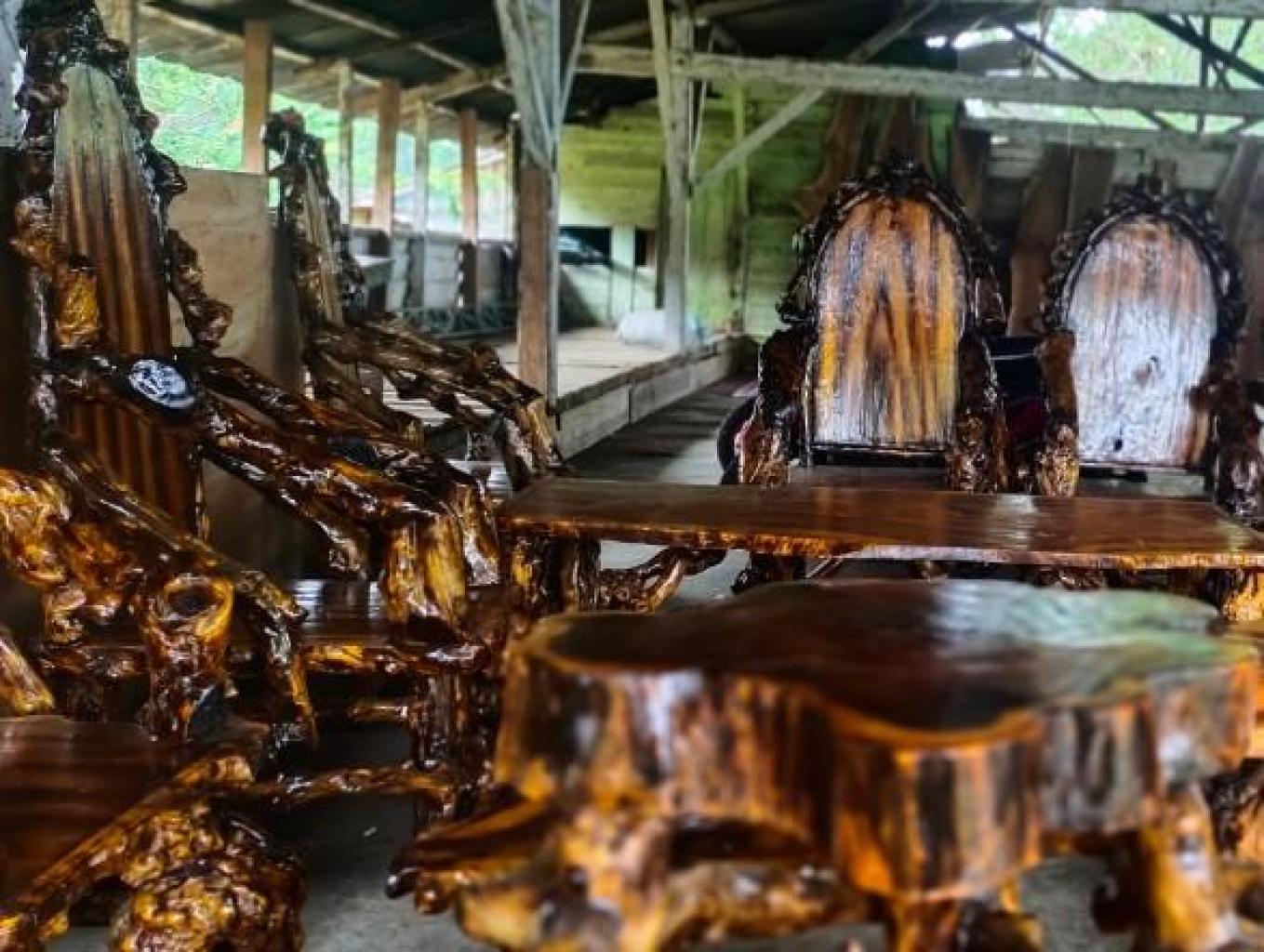 Kerajinan kursi kayu kopi