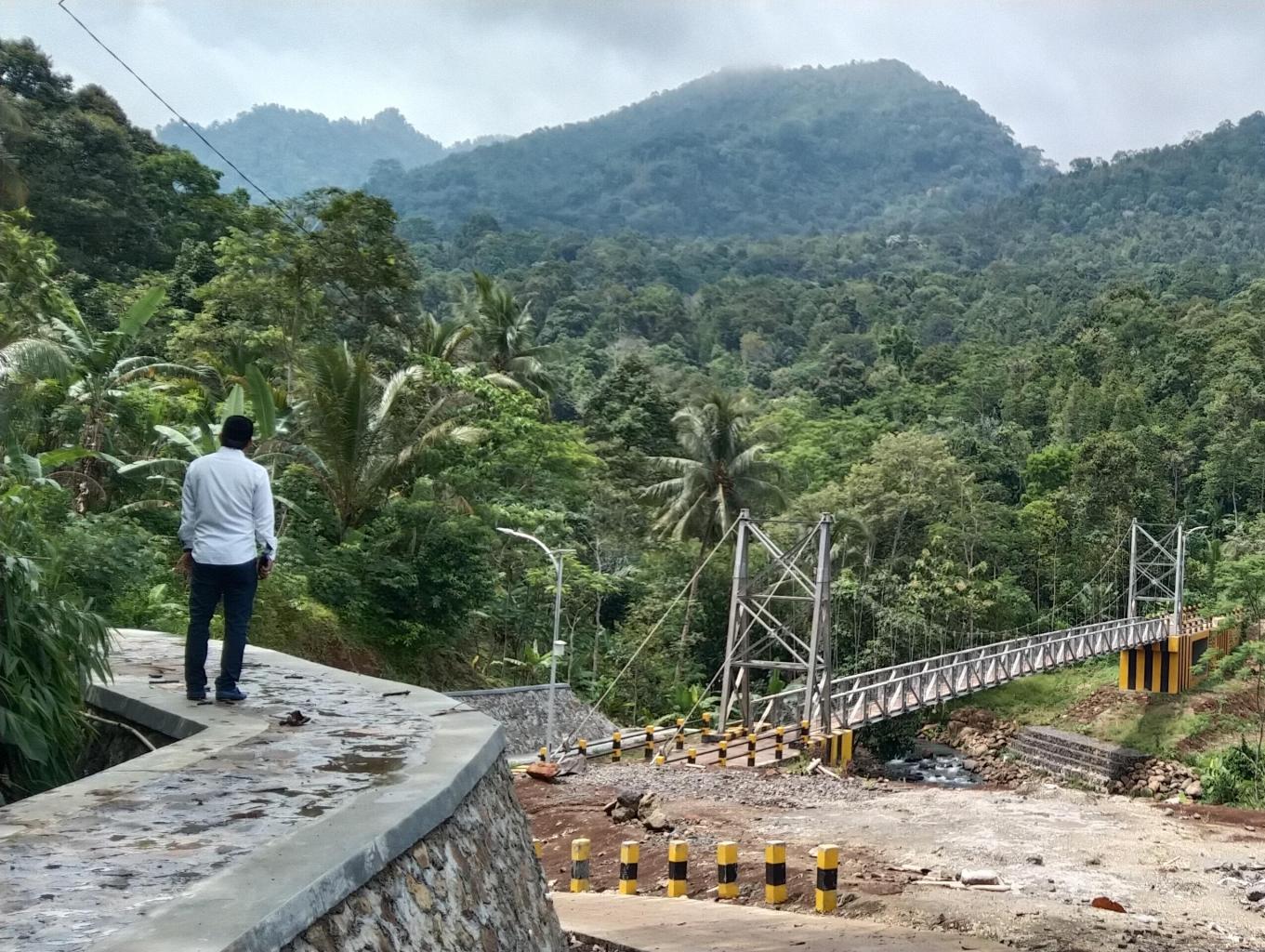 Jembatan Gantung Cisuarna