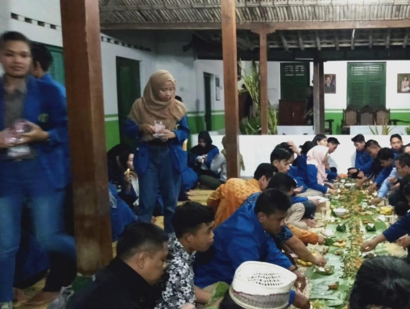 Umbul Dhahar live in